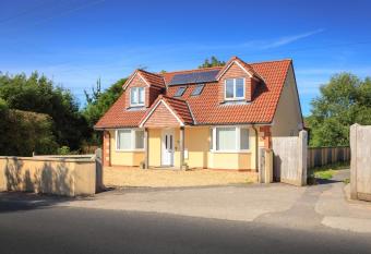 Cleeves Cottage allows 18 year olds to book a room