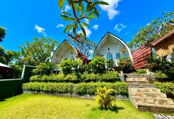 Hotra Hill Cottage has Balcony rooms