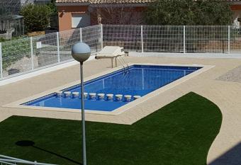 Apartamento Delta del Ebro allows 18 year olds to book a room