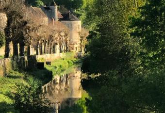 Cot  -Serein La Privil  ge de la Tour Madame has Balcony rooms