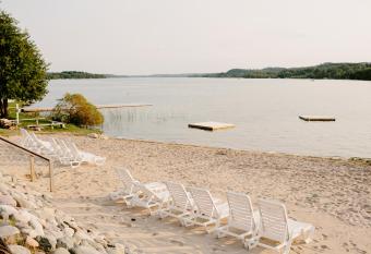 Fountain Point has Balcony rooms
