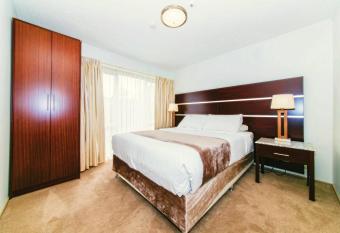 Airport Gateway Hotel allows 18 year olds to book a room