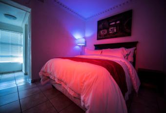 Kingfisher Lodge allows 18 year olds to book a room