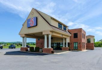 Motel 6 Lexington has Smoking rooms