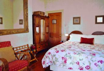 Fire Station Inn has rooms with a private hot tub