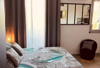 LE MONICA allows 18 year olds to book a room