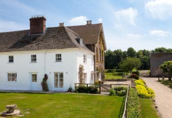 Overtown Manor Bed and Breakfast allows 18 year olds to book a room