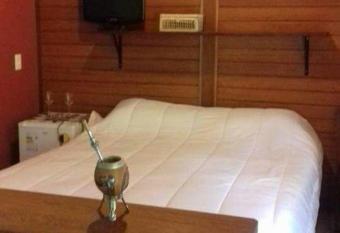 Chales do Antonio allows 18 year olds to book a room