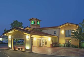 La Quinta Inn by Wyndham Salt Lake City Midvale allows 18 year olds to book a room