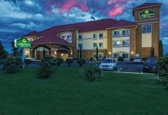 La Quinta Inn & Suites by Wyndham Deming allows 18 year olds to book a room