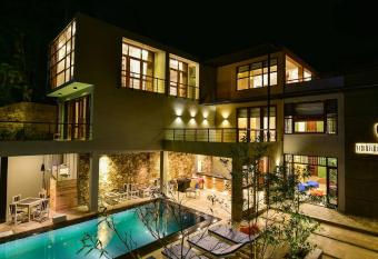 Hiriketiya Beach Resort has Smoking/Balcony rooms