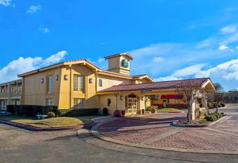 La Quinta Inn by Wyndham Killeen - Fort Hood has Smoking rooms