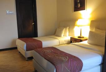 KL Times Square Apartment has rooms with a private hot tub