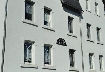 Ferienwohnung bis 4 Personen allows 18 year olds to book a room