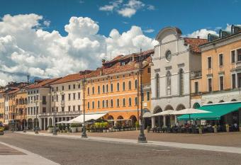 Casa per ferie Al Centro has Balcony rooms