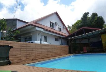 Le Miougane has Balcony rooms