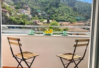 Trifoglio Apartment has Balcony rooms