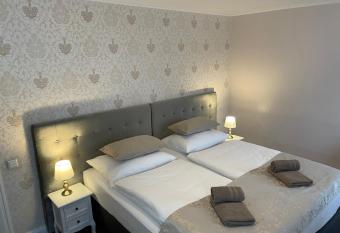 Hotel Kolossos D  sseldorf - Neuss allows 18 year olds to book a room