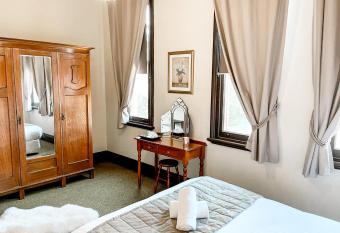 Neath Hotel has Balcony rooms