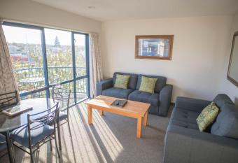 Panorama Motor Lodge has Balcony rooms