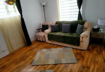 Downtown apartment next to highway netflix+wifi has Balcony rooms