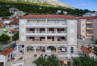 Apartments with a parking space Nemira, Omis - 15727 has Smoking/Balcony rooms