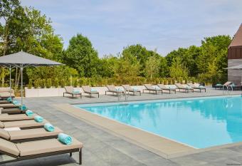 Le Domaine des Vanneaux Golf et Spa Mgallery has Balcony rooms