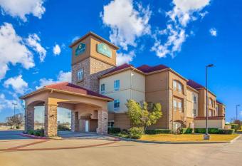 La Quinta Inn & Suites by Wyndham Belton - Temple South allows 18 year olds to book a room