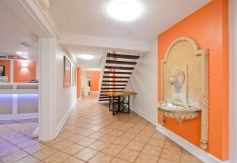 Budget Host Inn- Medical Center has Smoking rooms