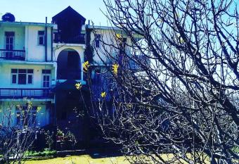 Bhatla Hills Resort has Balcony rooms