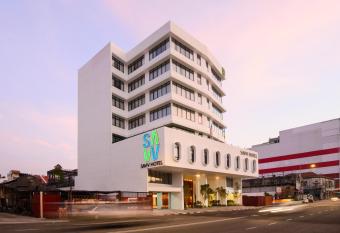 SAVV HOTEL allows 18 year olds to book a room