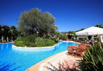 Zeytinada Hotel has Balcony rooms