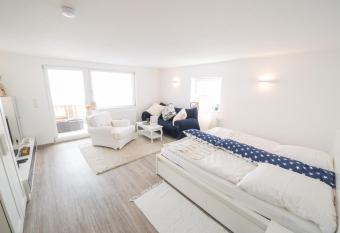 Perfect Apartment near Opera has Balcony rooms