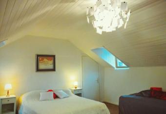 Ugo Architect s Bright Loft has rooms with a private hot tub