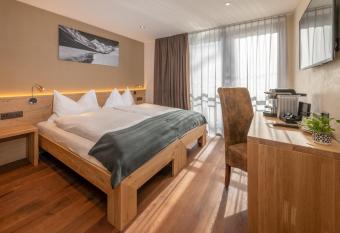 Hotel Heimatlodge allows 18 year olds to book a room