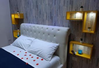 Red House has rooms with a private hot tub