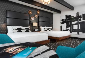 The Earl in Charlevoix has Balcony rooms