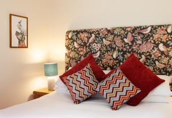 Banbury Hill Farm allows 18 year olds to book a room