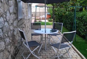 Villa Cottreau has rooms with a private hot tub