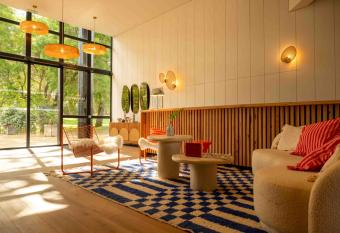 La Baignoire allows 18 year olds to book a room