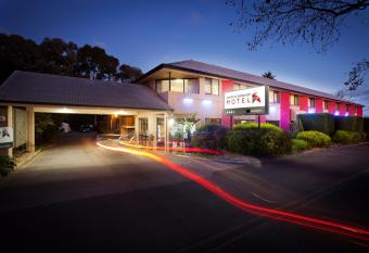 Central Deborah Motel has Balcony rooms