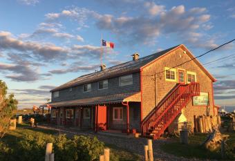Caf   Acadien has Balcony rooms