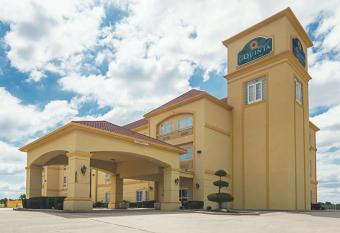 La Quinta Inn & Suites by Wyndham Bridgeport allows 18 year olds to book a room