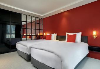 Hotel Alice and Trunk allows 18 year olds to book a room