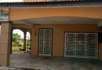 Homestay Al Musafirin has Balcony rooms