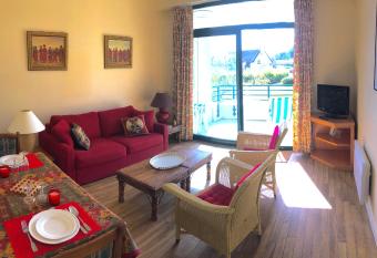 SWING RESIDENCE GOLF LA BAULE allows 18 year olds to book a room