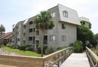 185 Beach Club Villa has Balcony rooms