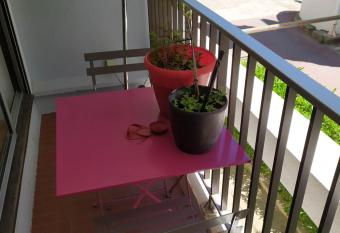 Le PORT SOLEIL au Coeur de la Grande Motte has Balcony rooms