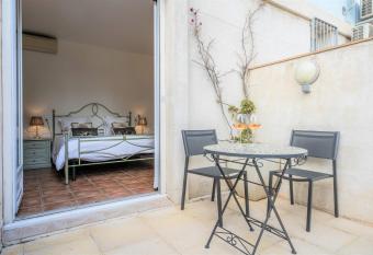 H  tel Le M  diterran  e allows 18 year olds to book a room