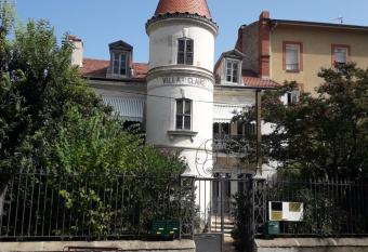 Villa sainte claire allows 18 year olds to book a room